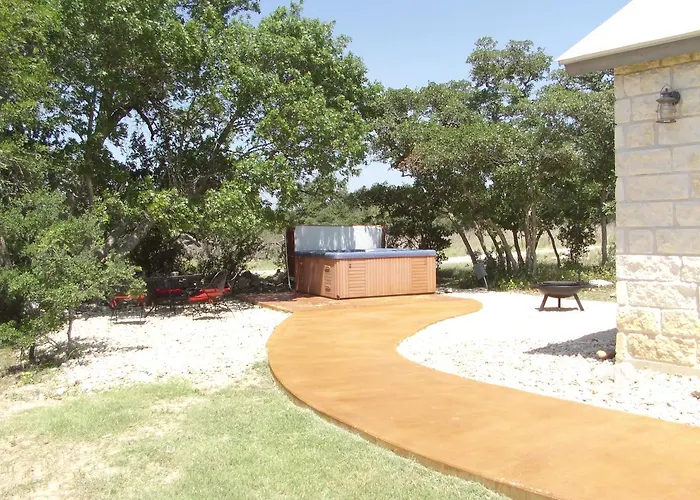 Breezy Hills Cottages - Moonlight Cottage